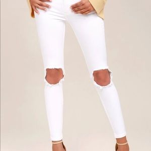 NWT. Busted knee white skinny jeans